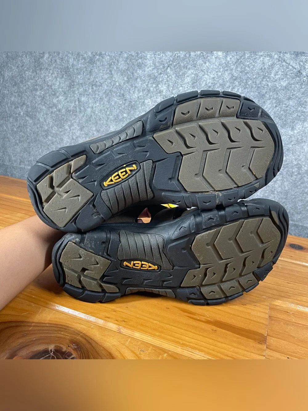KEEN Newport Mens Size 11 Brown Waterproof Leather Hiking Sandals Shoes 1001870